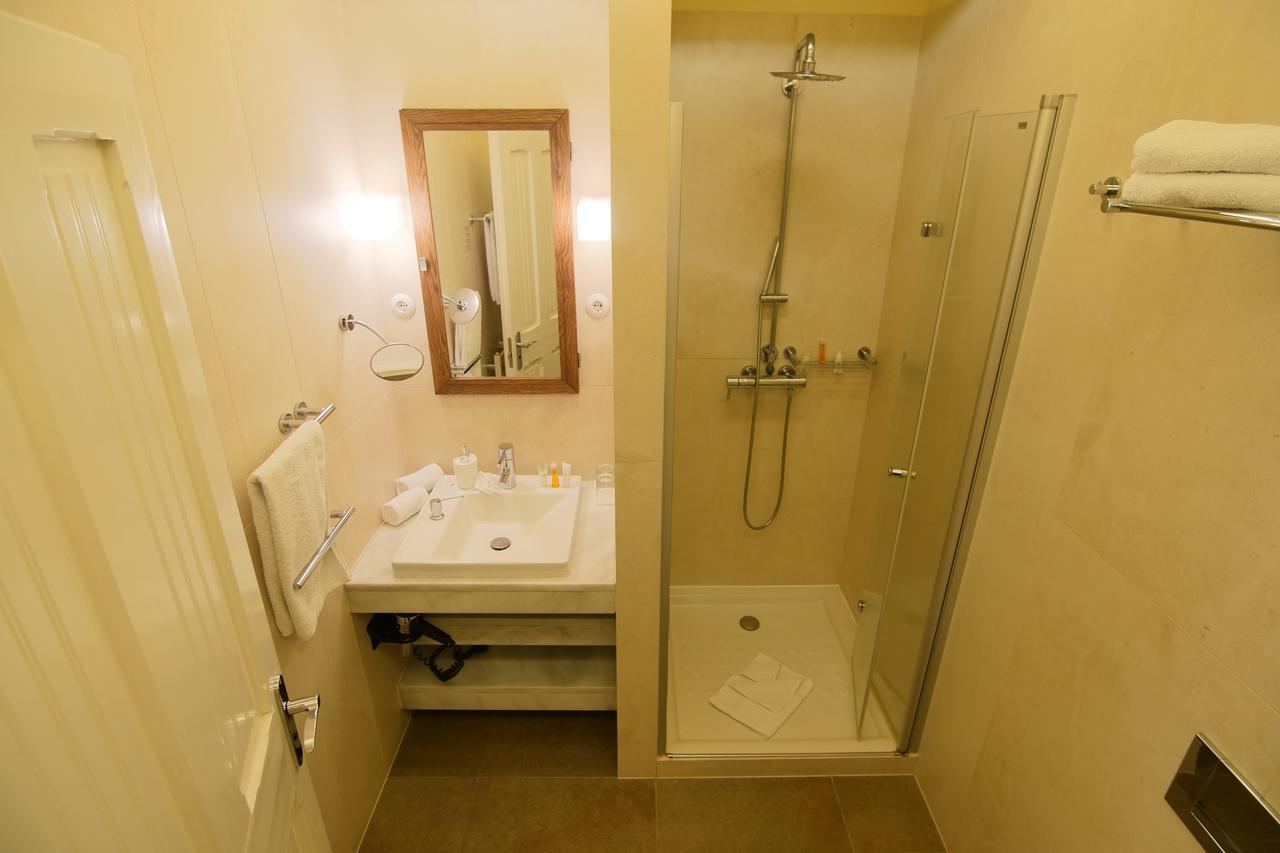 Hotel Pacsirta Sovata Exteriör bild