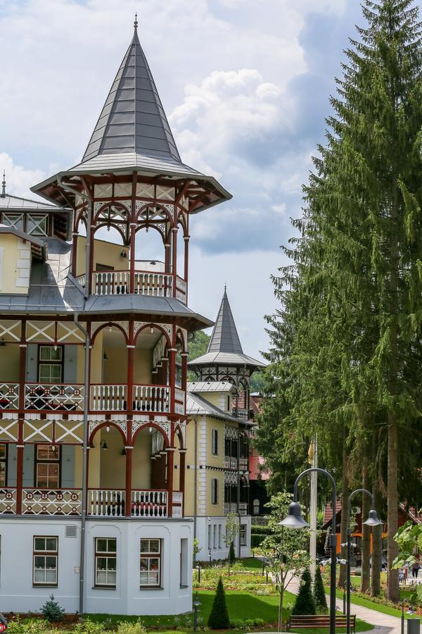 Hotel Pacsirta Sovata Exteriör bild