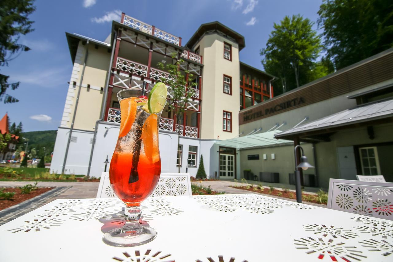 Hotel Pacsirta Sovata Exteriör bild
